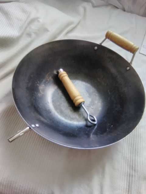 sprzedam patelnię wok