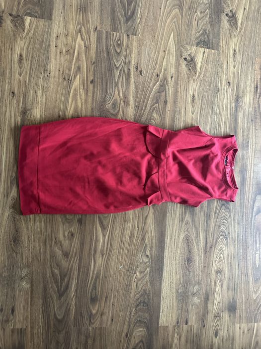 Czerwona sukienka 36 z falbanką papaya