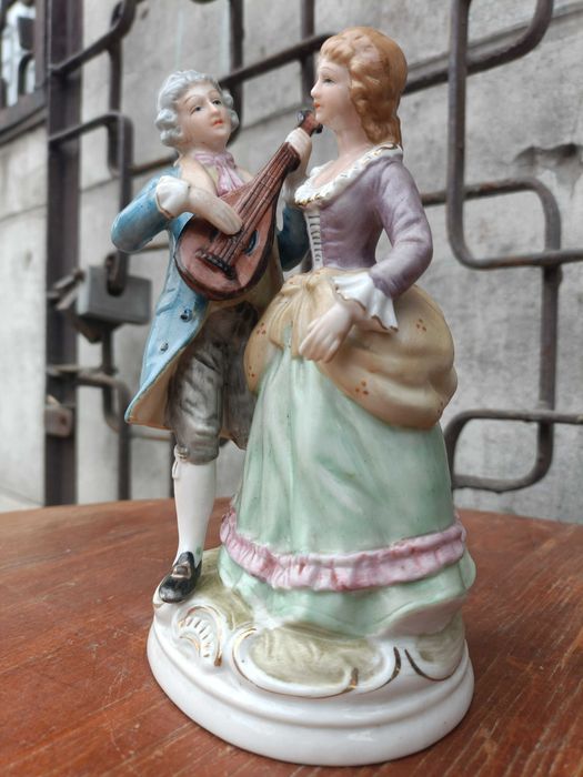 Stara porcelanowa figurka para dworska Hertwig