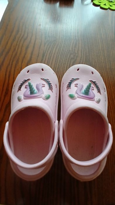 Sprzedam klapki dla dziewczynki r 28