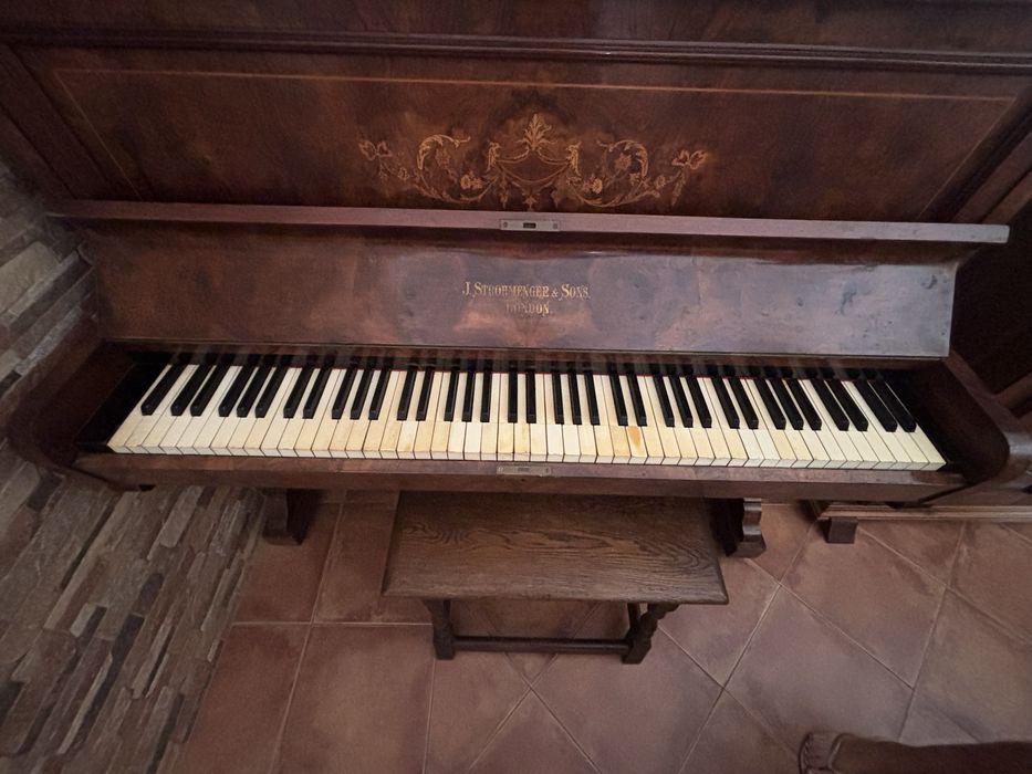 Piano J. Strohmenger & Sons, London