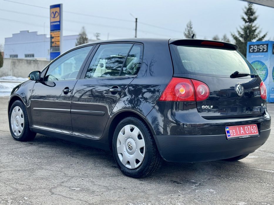 Volkswagen Golf V 2006 1.6MPI бензин