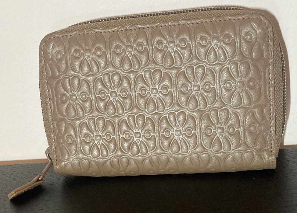 Carteira com Fecho zip em pele com relevo da MYWALIT na cor Mink