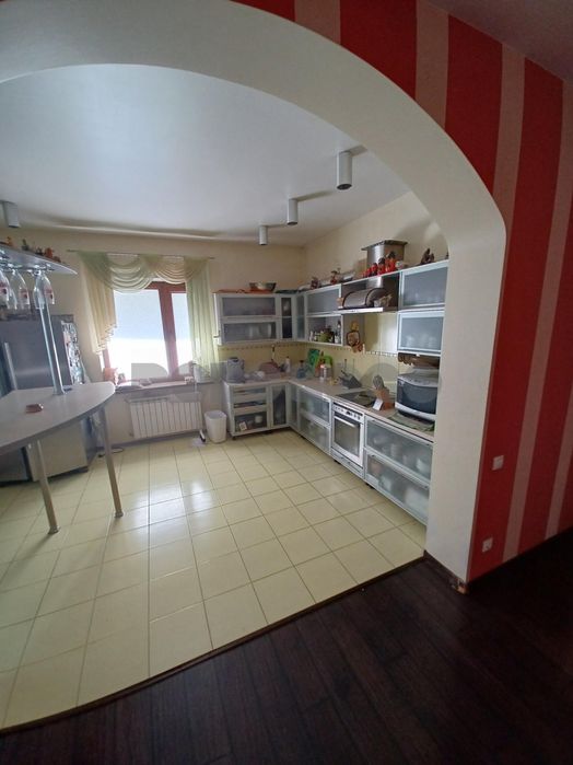 Продаж двоповерхового будинку село Нові Безрадичі
