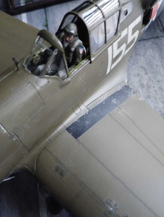 makieta lotniska z samolotem P-40B