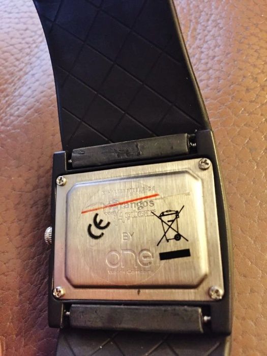 Relógio ONE edição Morangos com Açúcar