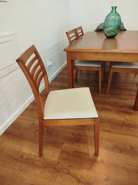 Conjunto de Seis Cadeiras - Reservado