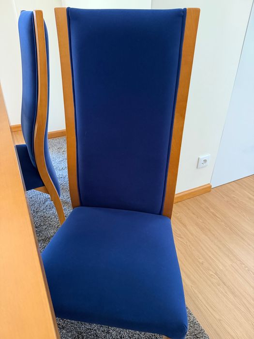Vendo Conjunto mesa e cadeiras