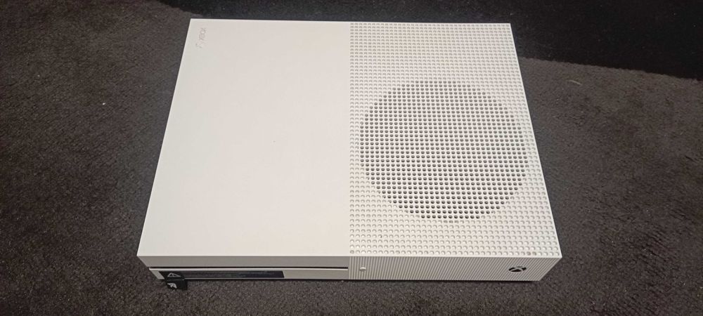 Okazja! Xbox One + 2 Pady (Patrol Tech) + 21 Gier (Wiedźmin 3, RDR2+)