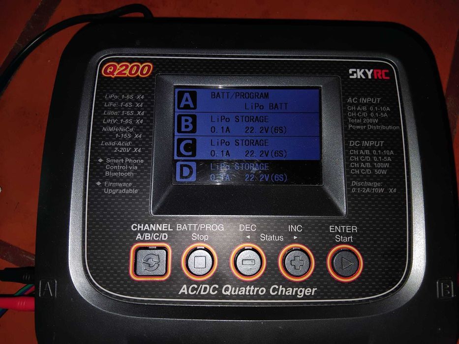 Carregador Quad SkyRC Q200 (4 Canais) AC/DC — Impecável