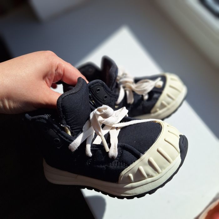 Взуття на дівчинку