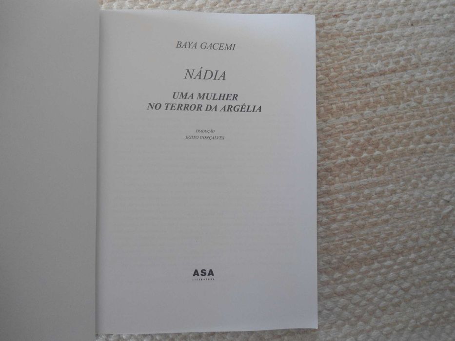 Nádia-Uma Mulher no terror da Argélia por Baya Gacemi