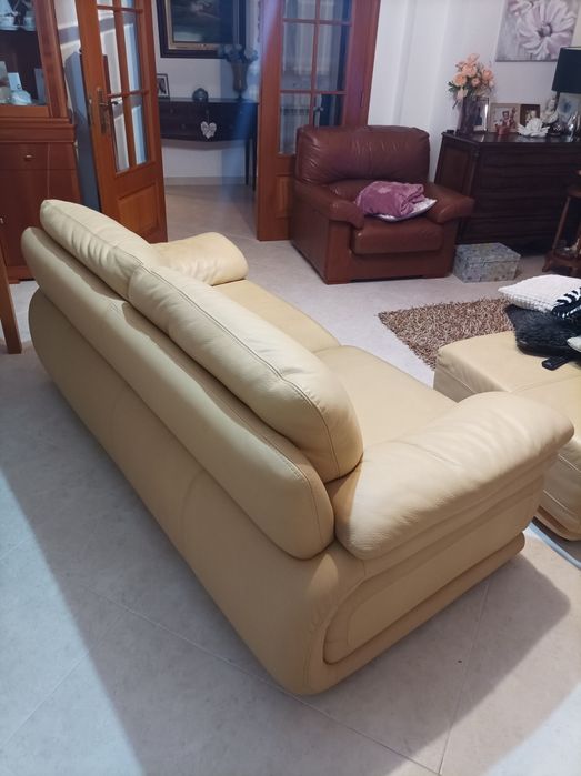 Sofá em pele com 2.20 metro.