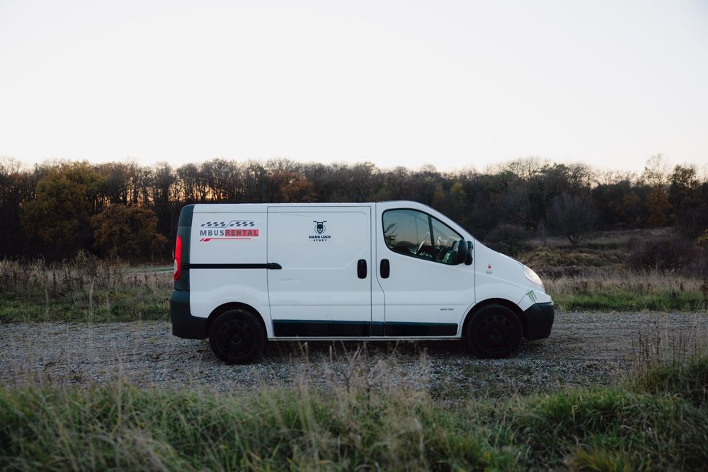 Wynajem busów 9 os. LONG / winieta CZ / furgon blaszak z najazdami