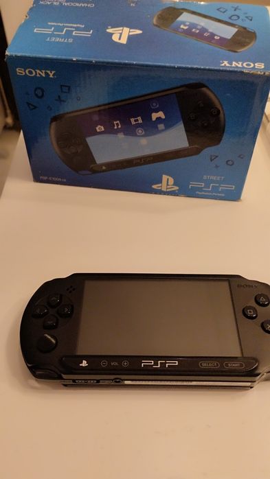 PSP SONY em bom estado  com 4 jogos