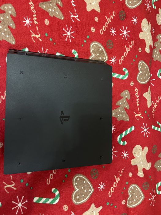 PS4 Pro(1tb) +4 гри в комплекті