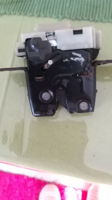 Vendo fechadura da mala carrinha megane 2 ara Renault 11