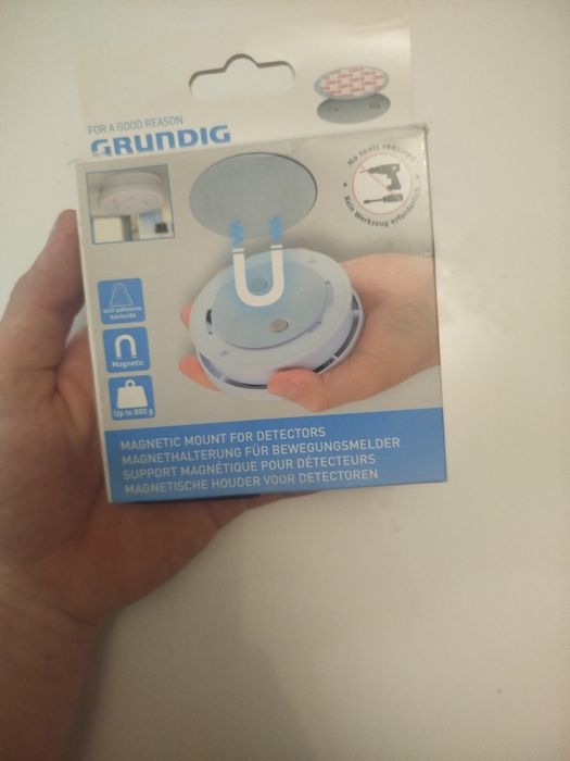 Czujnik dymu marki Grundig z magnetycznym uchwytem