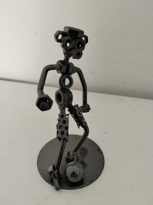 Moto, músico e futebolista, estatuetas em metal