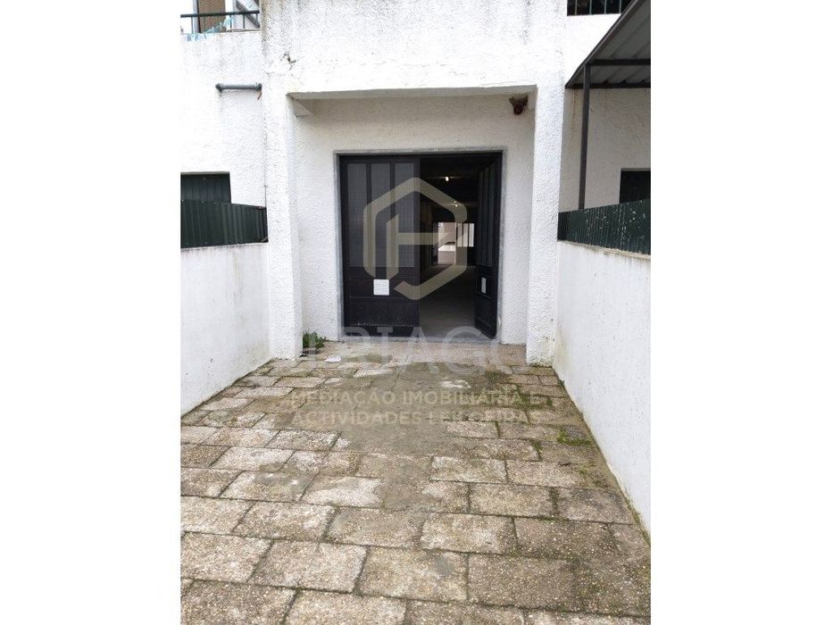Armazém/ Arrecadação com Casa de Banho