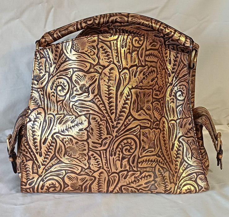 НОВА шкіряна сумка HYPE з тисненням у квітковому принті золотистого ко