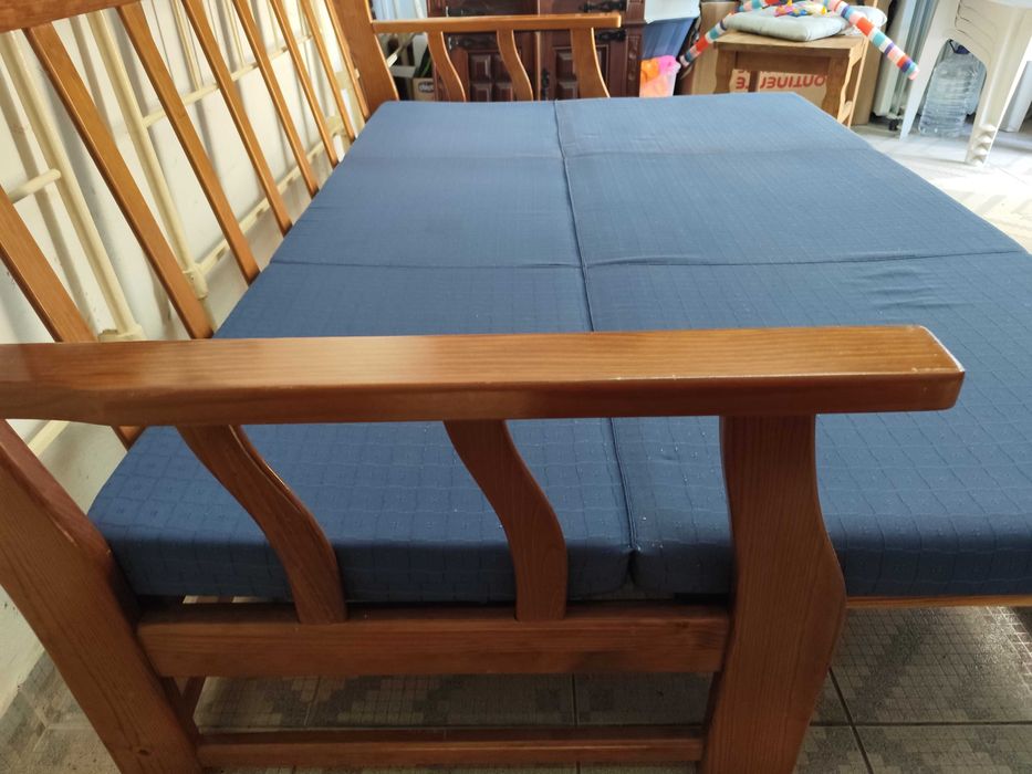 Sofá cama, com lugar para 3 pessoas