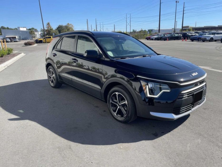 Kia Niro EX      2023