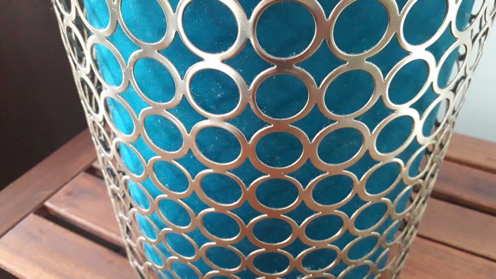 Candeeiro de mesa em verde garrafa e dourado
