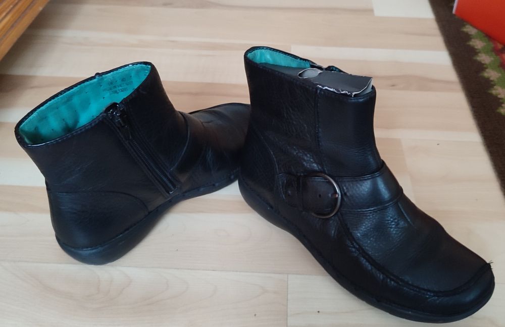 czarne botki Clarks