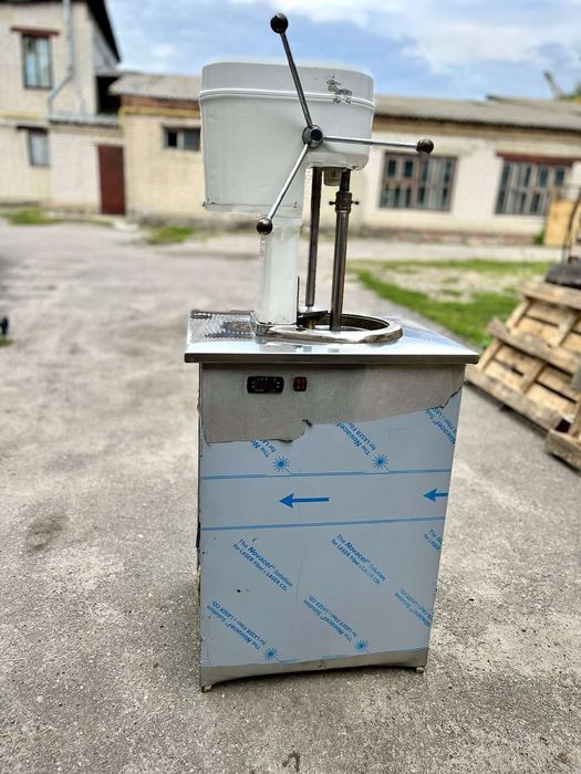 Фризер для мороженого, мороженица, аппарат для турецкого мороженого