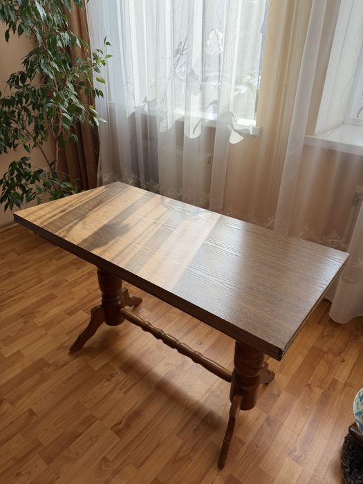 Журнальний столик