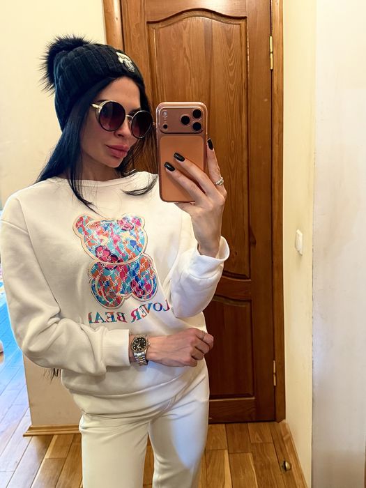 Светр жіночий білий