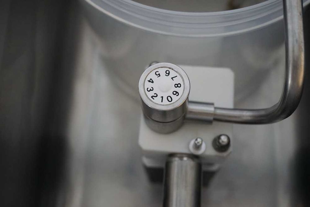 Automat do bitej śmietany śmietaniarka Megamatic S104 4L 36%    a-137