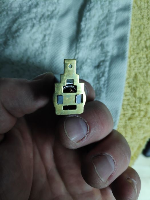 Щётка с металлическим держателям графитовая(угольная)7х13