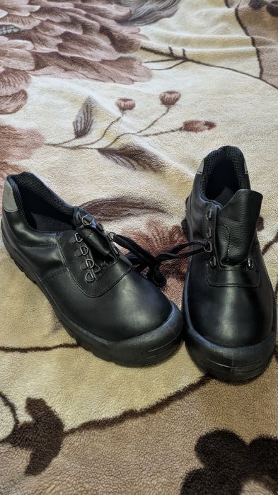 Куфайка. Теплая, зимняя. Робочая куртка. M - L. Новая. Ботинки.