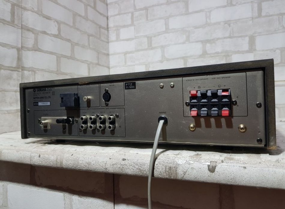 Стерео ресивер/підсилювач YAMAHA R-300, *2х65 Вт, +1ш. б/у з Німеччини