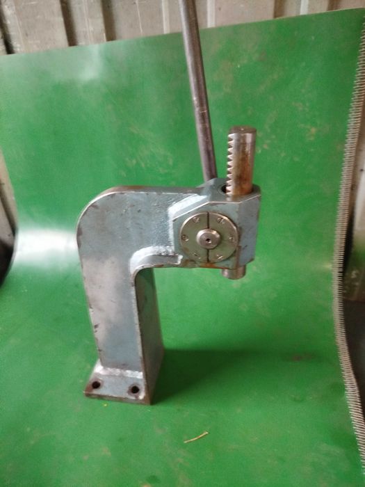 stara prasa  praska  reczna kolanowa do lozysk