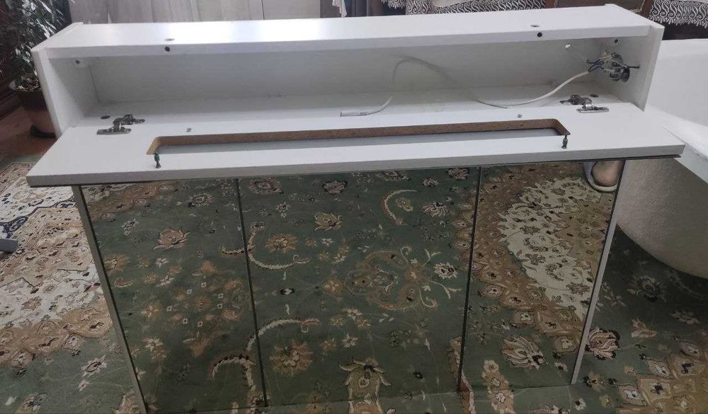 Б/У Зеркальный шкаф для ванны 96,5х17