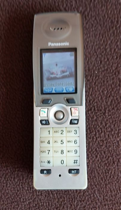 Telefon stacjonarny Panasonic.