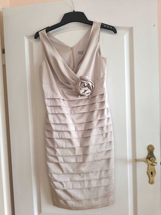 Elegancka sukienka satynowa