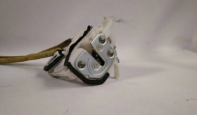 Fechadura / fecho porta trás esquerdo MAZDA 2 (DE)