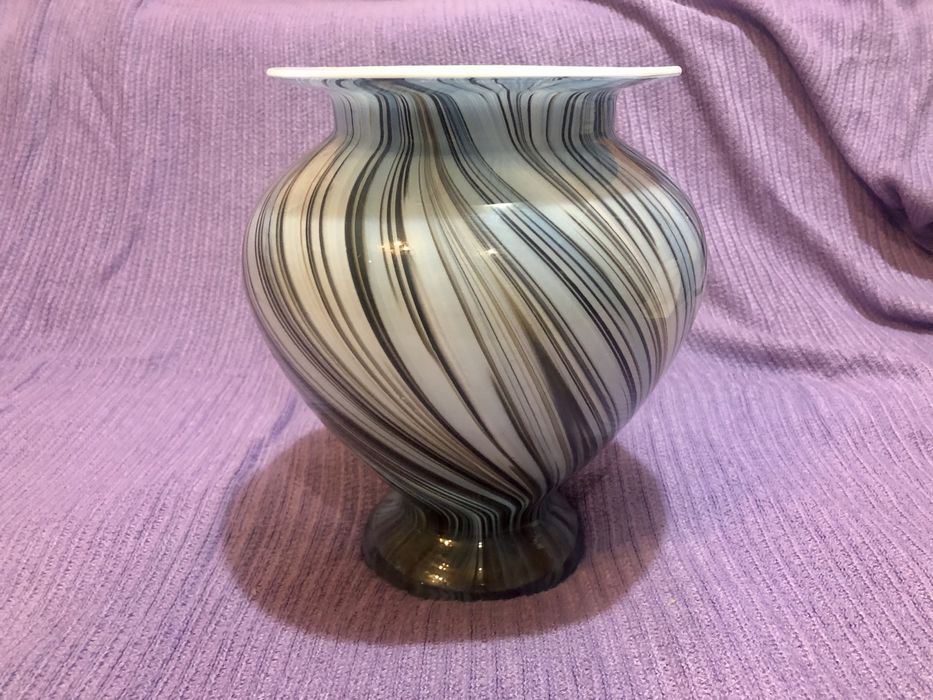 Ваза кольорове скло сучасна, дуже гарнв