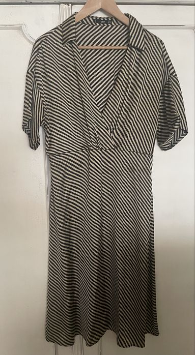 Vestido acetinado riscas preto e bege- Mango Decote em V