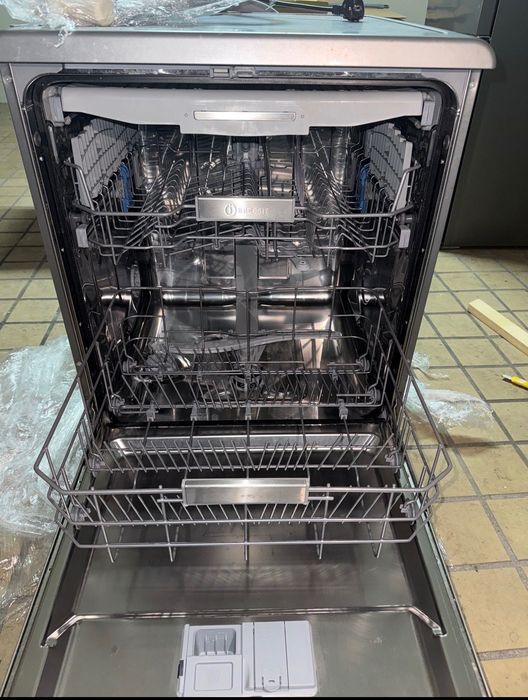 Máquina lavar louça Indesit