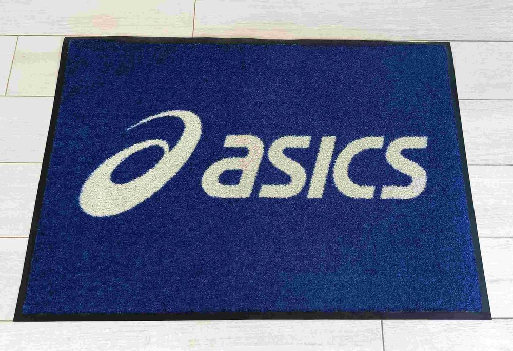 Tapete ASICS - dimensão 85x60 cm