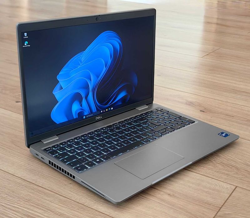 DELL Precision 15.6 cala ze stacja dok USB-c DELL i Win 11 Pro