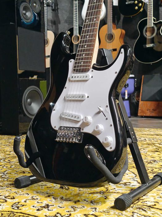 Zestaw Gitara Elektryczna Aria STG-003 BK + Carlsbro Kickstart 10B