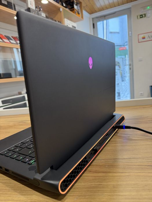 Alienware M15 R7445798522543165441