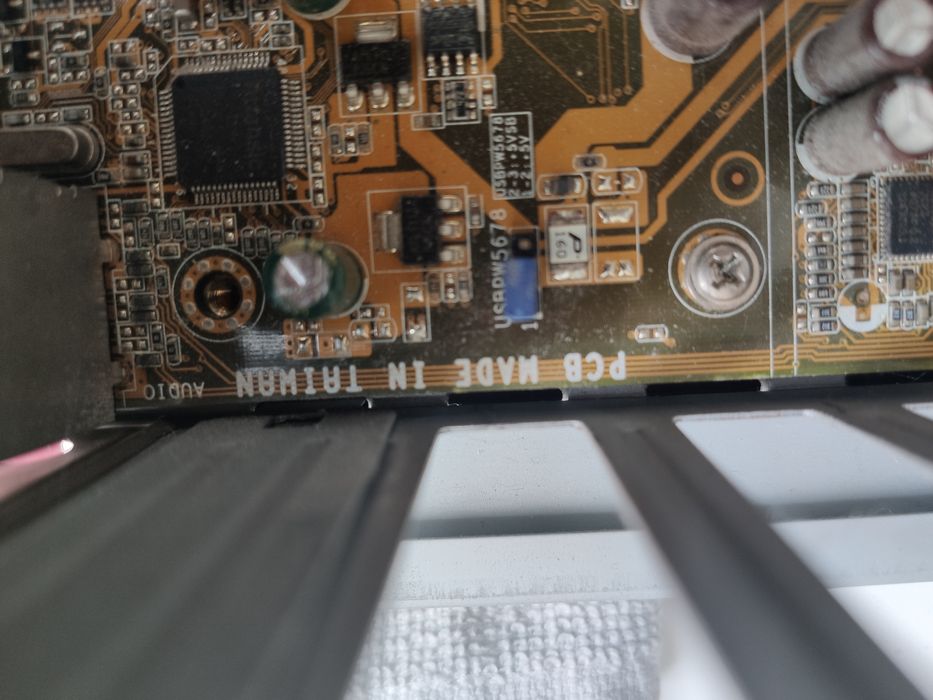 Материнська плата.