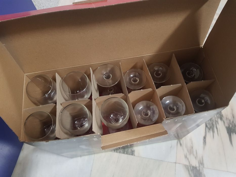 Serviço 24 Copos Vidro ENÉRIZ - Novo. A estrear